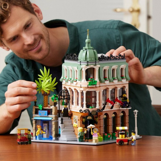 LEGO Icons Boutique Hotel (10297)