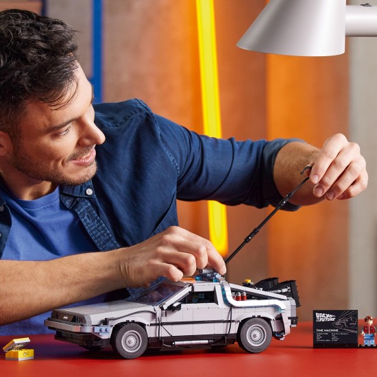 LEGO Icons Back To The Future Time Machine (10300) LEGO Icons Back To The Future Time Machine (10300)