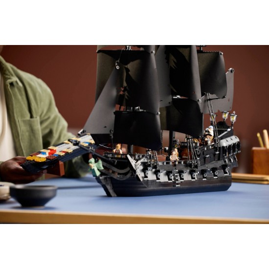 Lego Icons Captain Jack Sparrow's Pirate Ship (10365) Lego Icons Captain Jack Sparrow's Pirate Ship (10365)