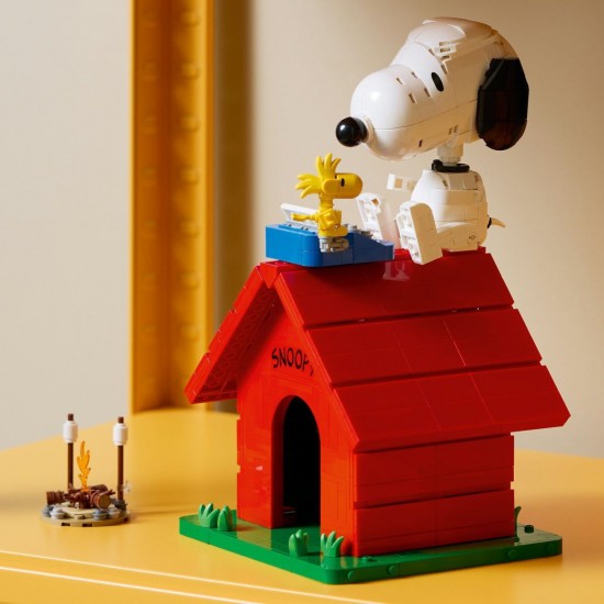 LEGO Ideas Peanuts Snoopy's Doghouse (21368) LEGO Ideas Peanuts Snoopy's Doghouse (21368)