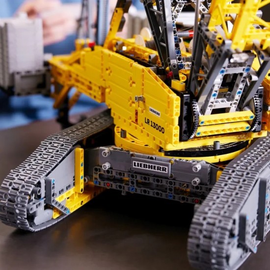 LEGO Technic Liebherr Crawler Crane LR 13000 (42146) LEGO Technic Liebherr Crawler Crane LR 13000 (42146)