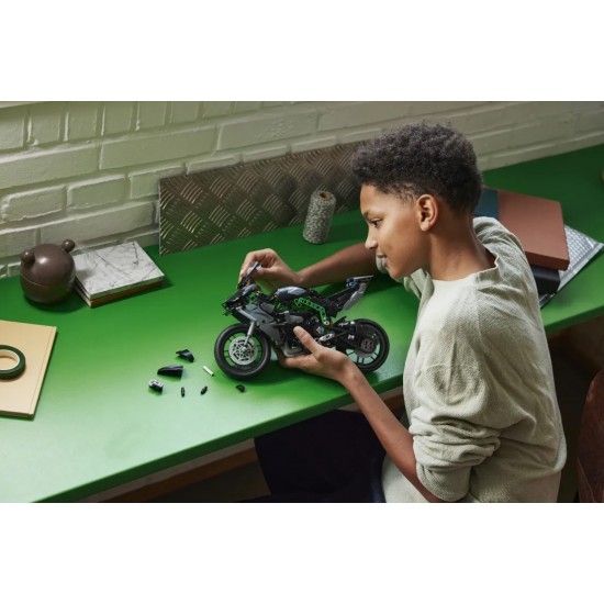 LEGO Technic Kawasaki Ninja H3R Motorcycle (42170) LEGO Technic Kawasaki Ninja H3R Motorcycle (42170)