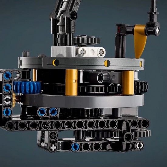 LEGO Technic Planet Earth And Moon In Orbit (42179) LEGO Technic Planet Earth And Moon In Orbit (42179)