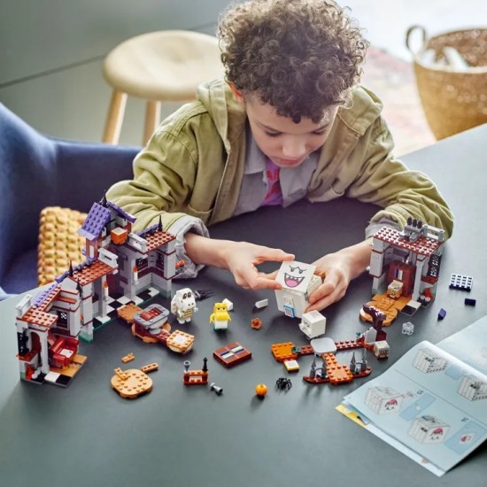 LEGO Super Mario King Boo's Haunted Mansion (71436) LEGO Super Mario King Boo's Haunted Mansion (71436)