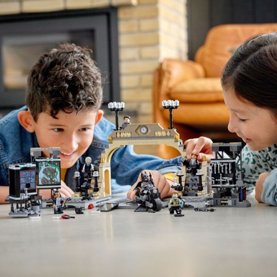 LEGO Super Heroes Batcave: The Riddler Face-off (76183) LEGO Super Heroes Batcave: The Riddler Face-off (76183)