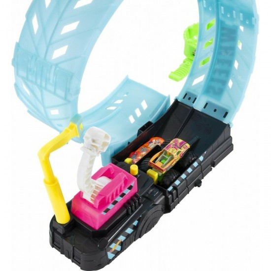 Mattel Hot Wheels Monster Trucks: Glow in The Dark™ - Epic Loop Challenge Playset (HBN02)
