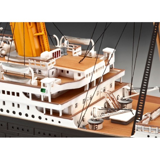 Revell Plastic model R.M.S. Titanic 100th Anniversary (5715)