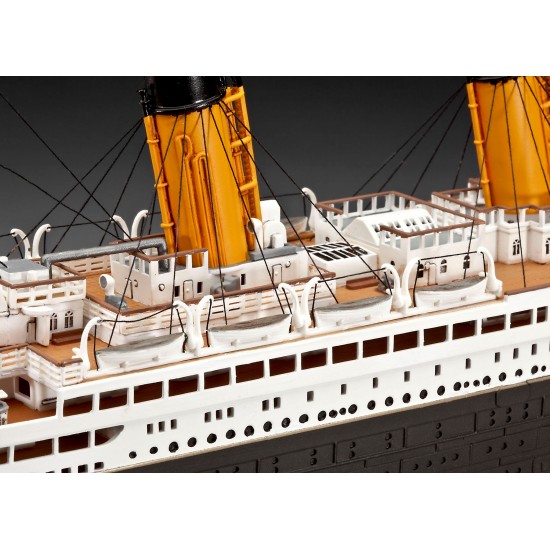 Revell Plastic model R.M.S. Titanic 100th Anniversary (5715)