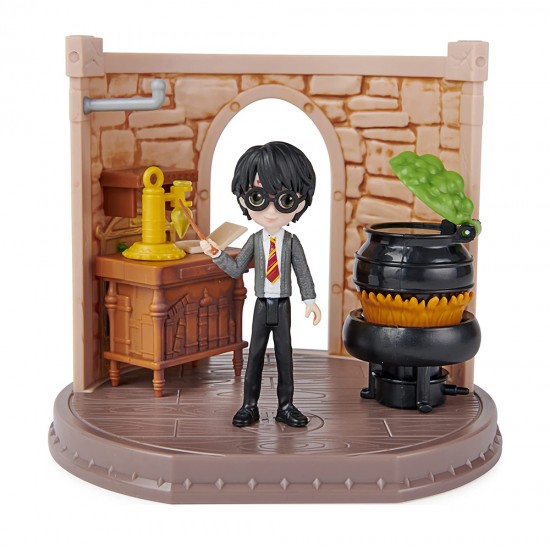 Spin Master Wizarding World Harry Potter Magical Minis Potions Classroom Harry (6061847)