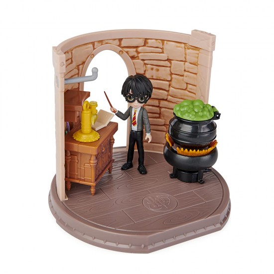 Spin Master Wizarding World Harry Potter Magical Minis Potions Classroom Harry (6061847)